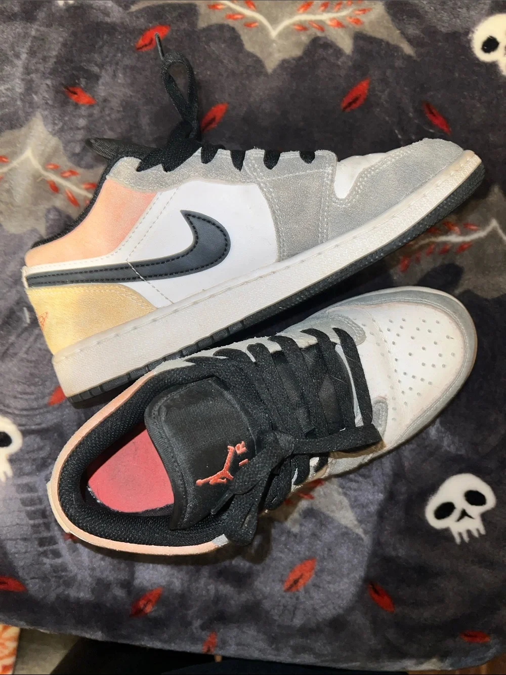 Jordan Kids Low-Top Sneakers in Gray, Peach & Black